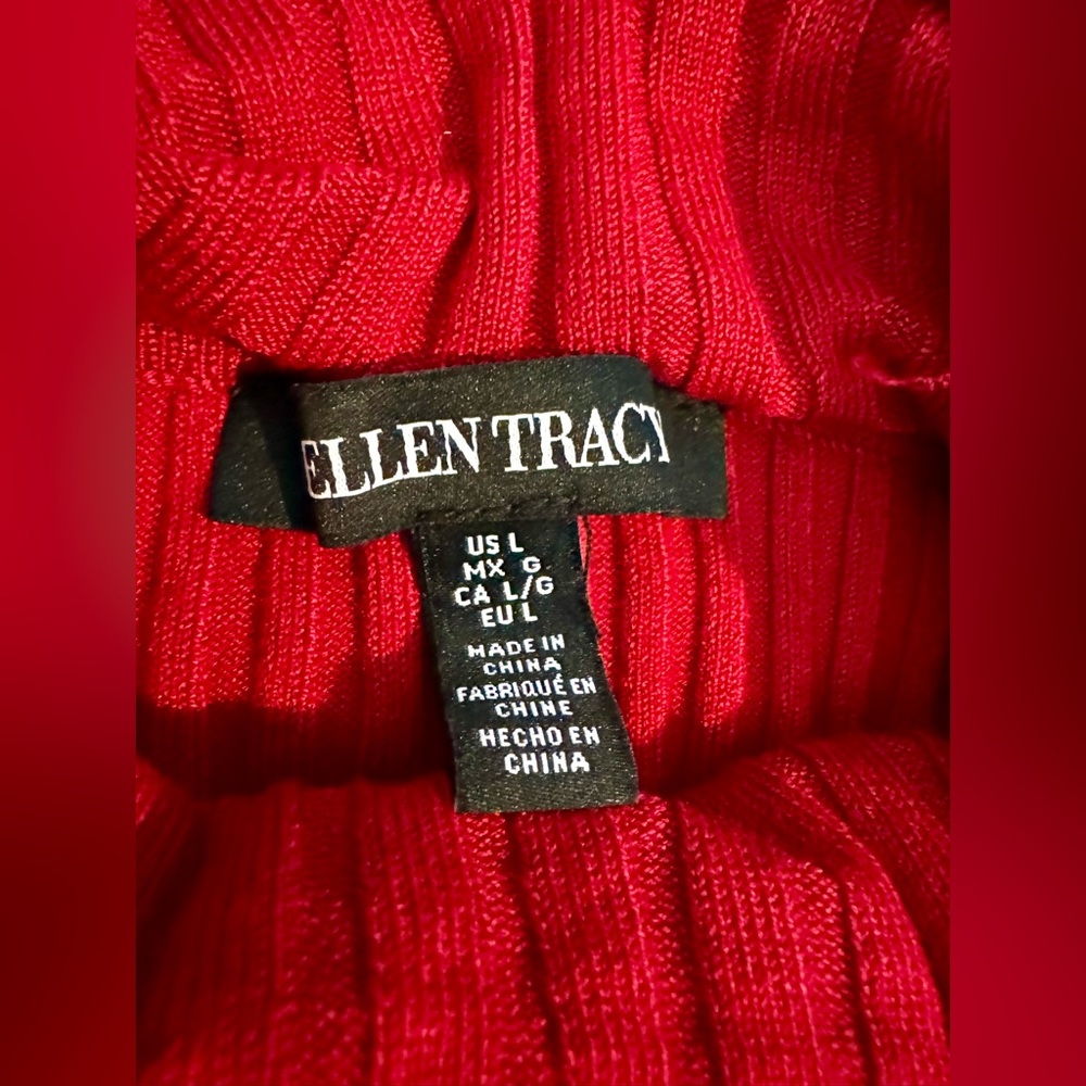 Ellen Tracy Red Ribbed Fitted Turtleneck w/Gold Logo Buttons on Sleeves. Size L. - Picture 4 of 4